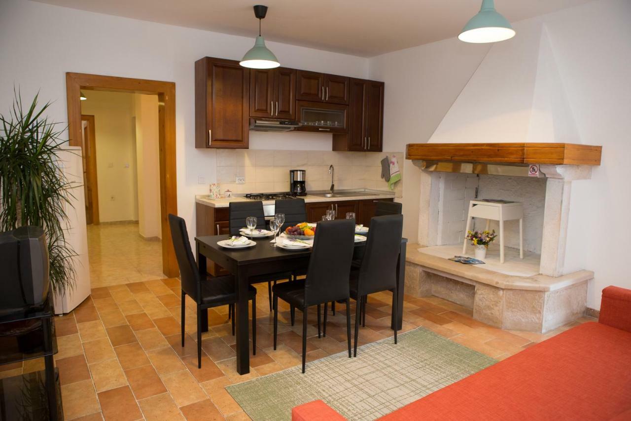 Apartman Girasol Pula Apartamento Exterior foto